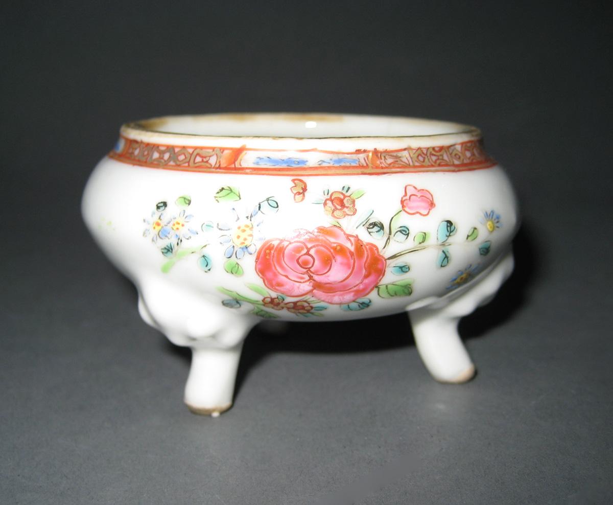 1966.0566.151 Salt Cellar side 1