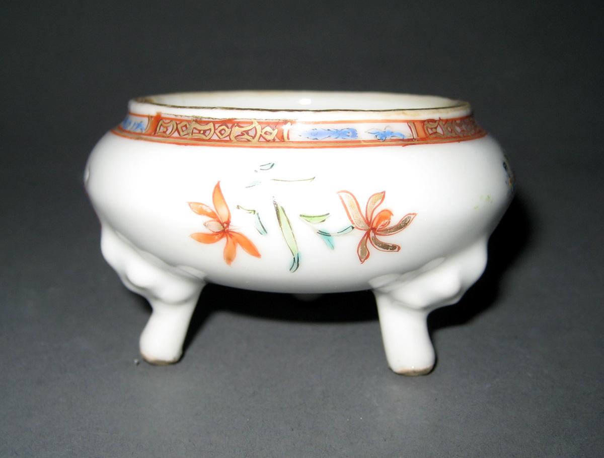 1966.0566.151 Salt Cellar side 2