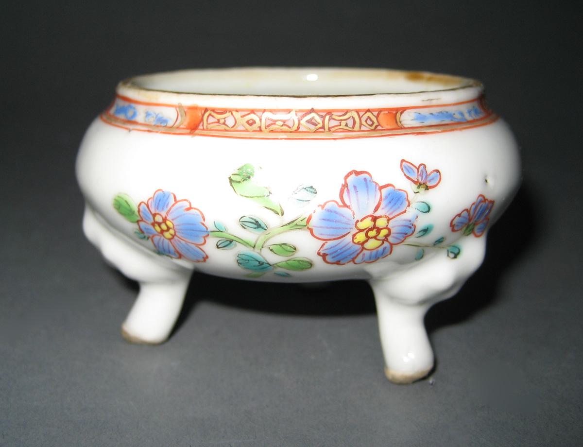 1966.0566.151 Salt Cellar side 3