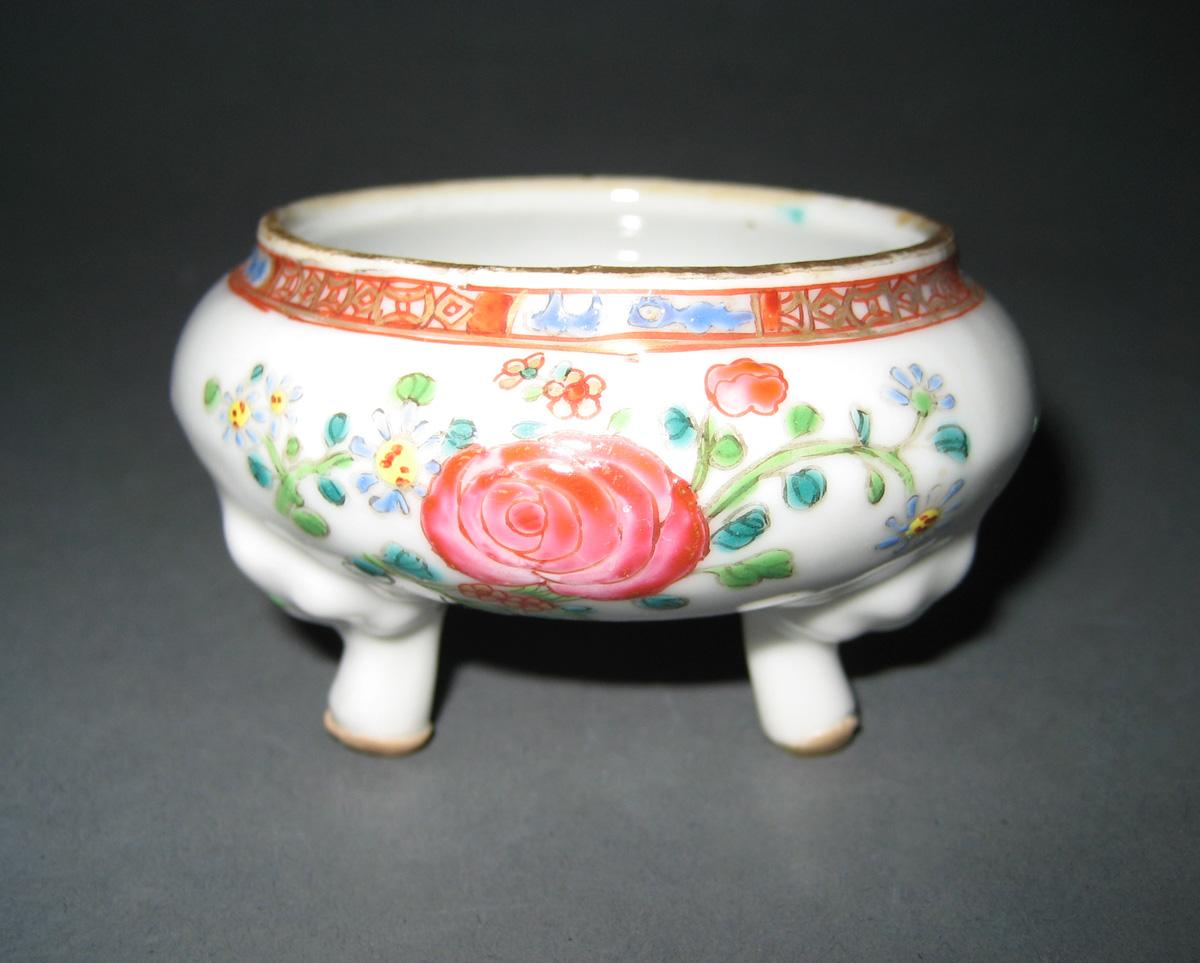 1966.0566.153 Salt Cellar side 1