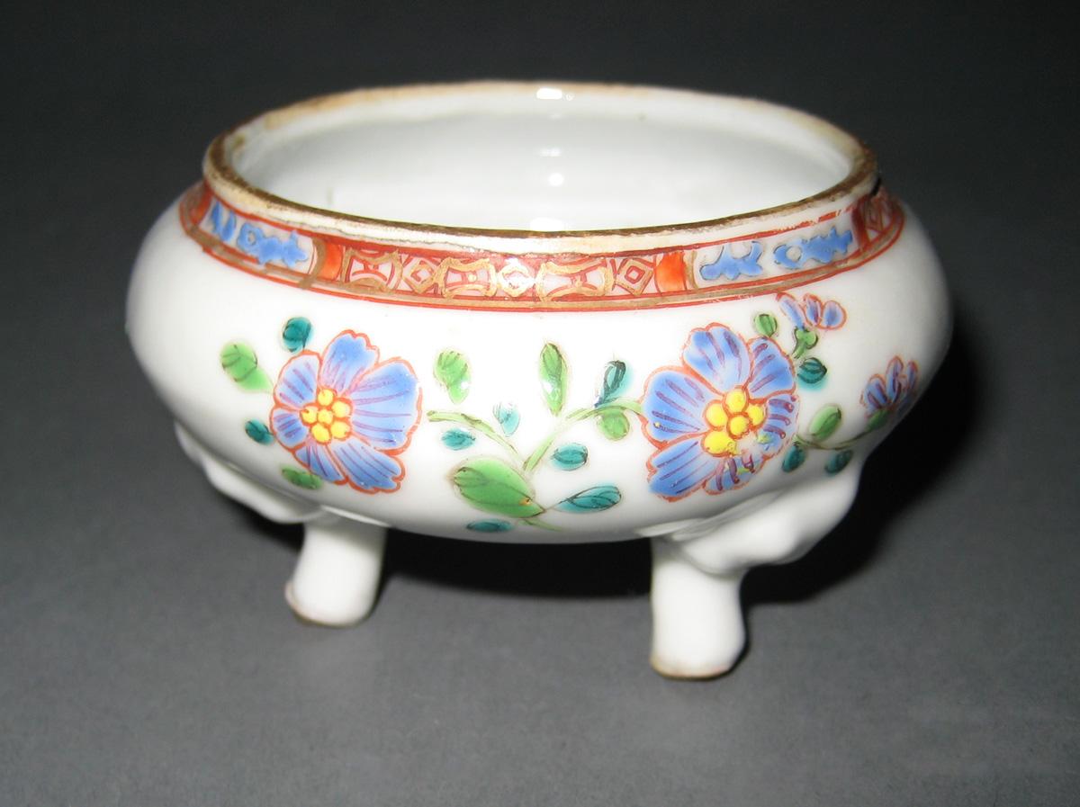 1966.0566.153 Salt Cellar side 2