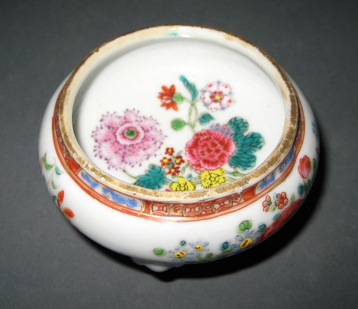1966.0566.153 Salt Cellar top view