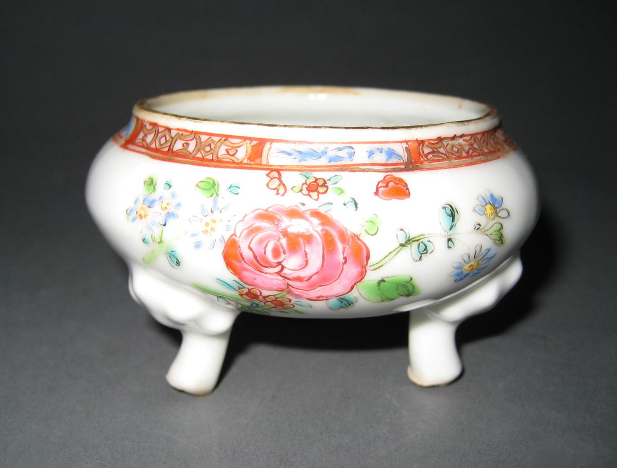 1966.0566.154 Salt Cellar side 1