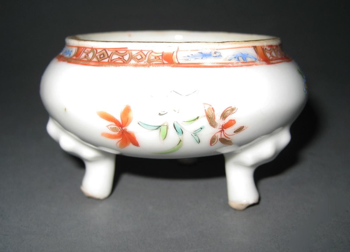 1966.0566.154 Salt Cellar side 2