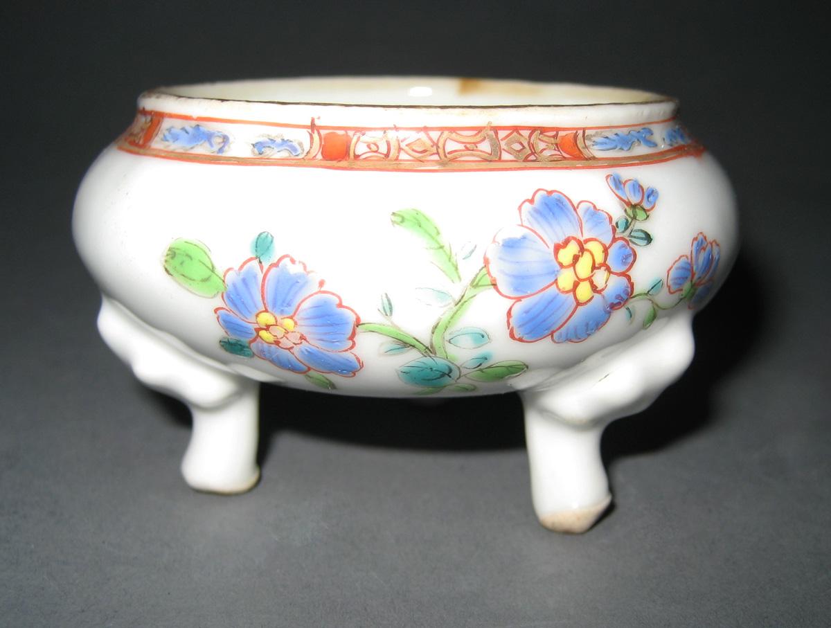 1966.0566.154 Salt Cellar side 3