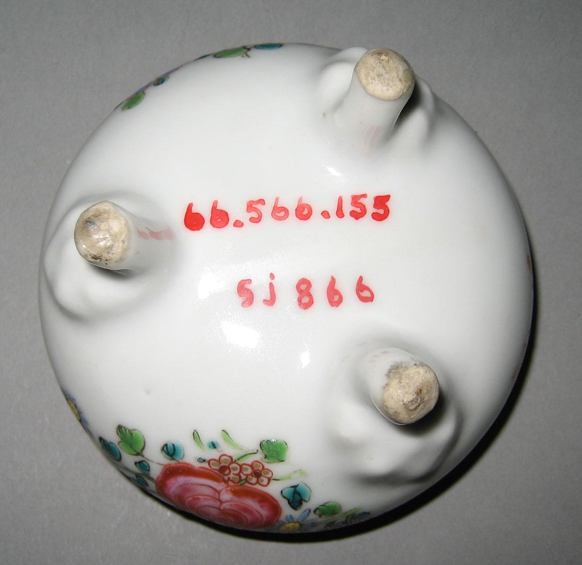 1966.0566.155 Porcelain Salt Cellar underside