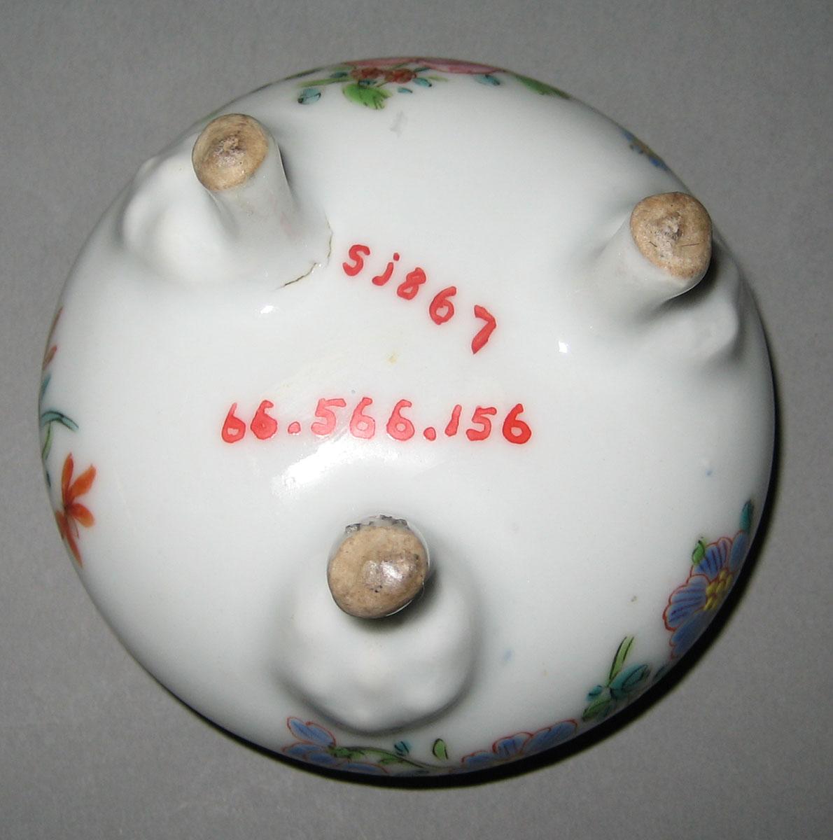 1966.0566.156 Porcelain Salt Cellar underside