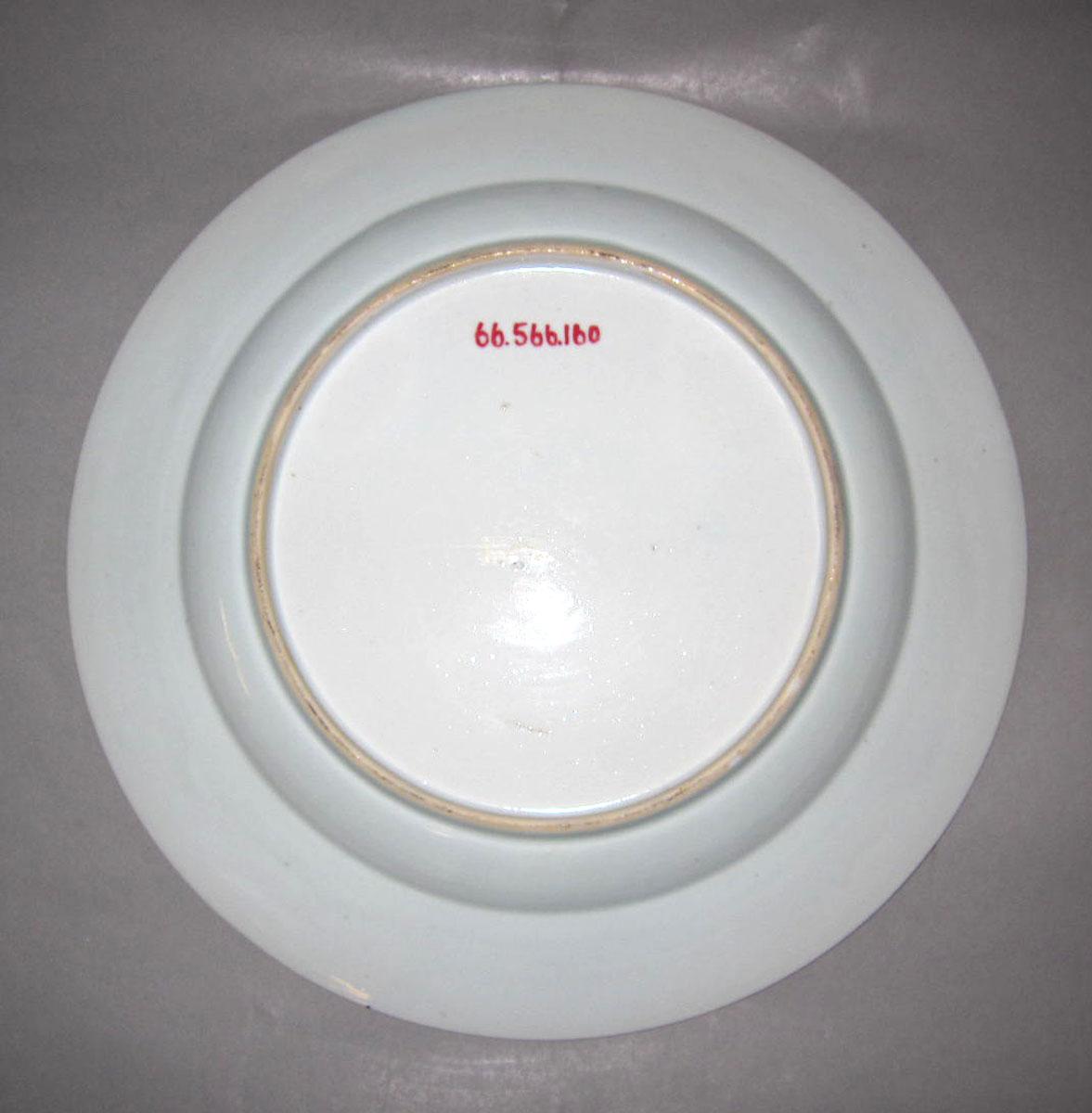 1966.0566.160 Porcelain plate underside