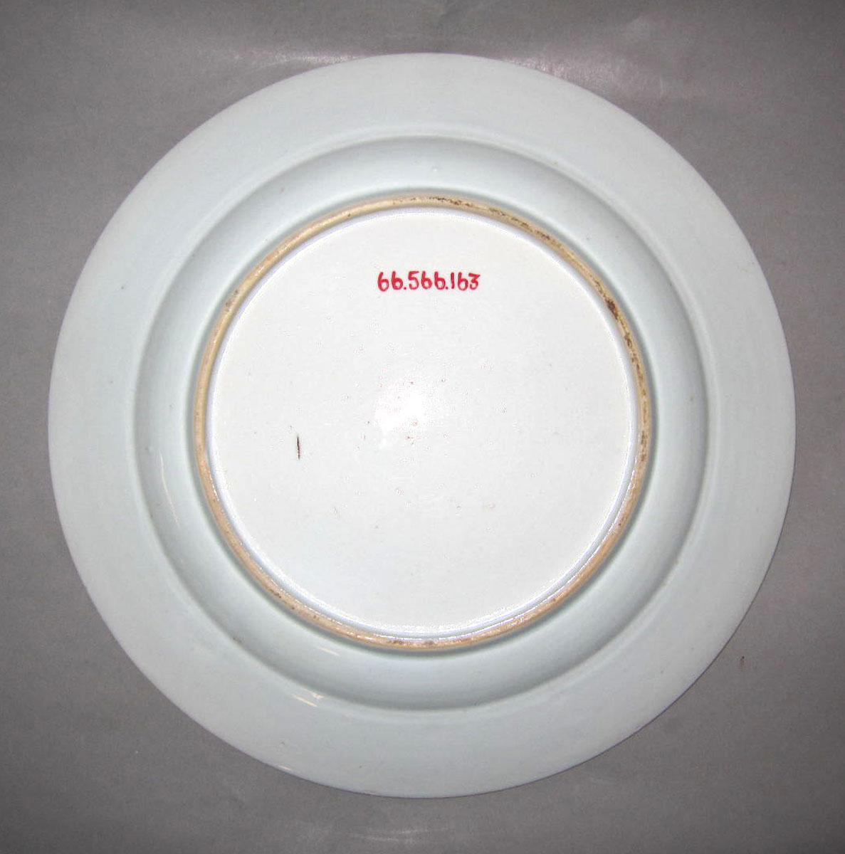 1966.0566.163 Porcelain plate underside