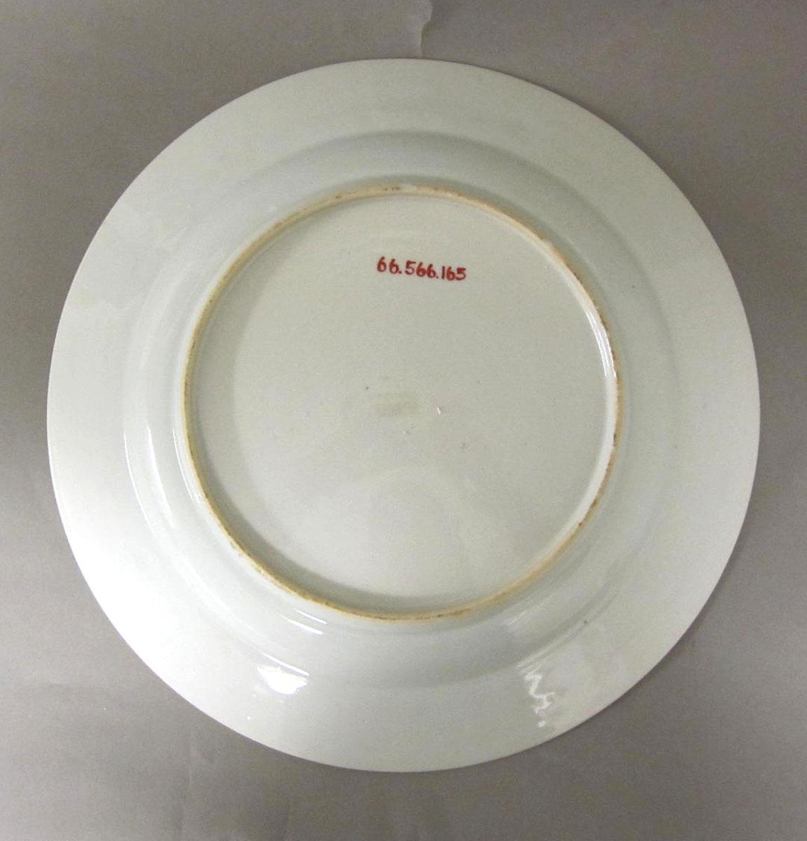1966.0566.165 Porcelain plate underside