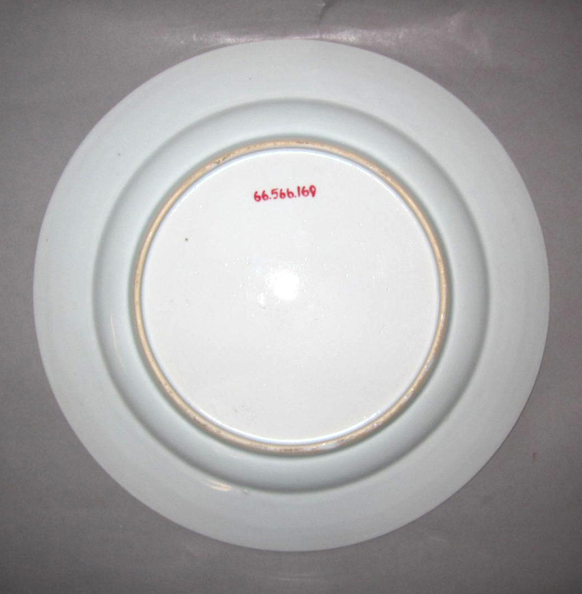 1966.0566.169 Porcelain plate underside