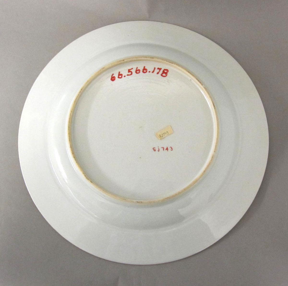 1966.0566.178 Porcelain plate underside