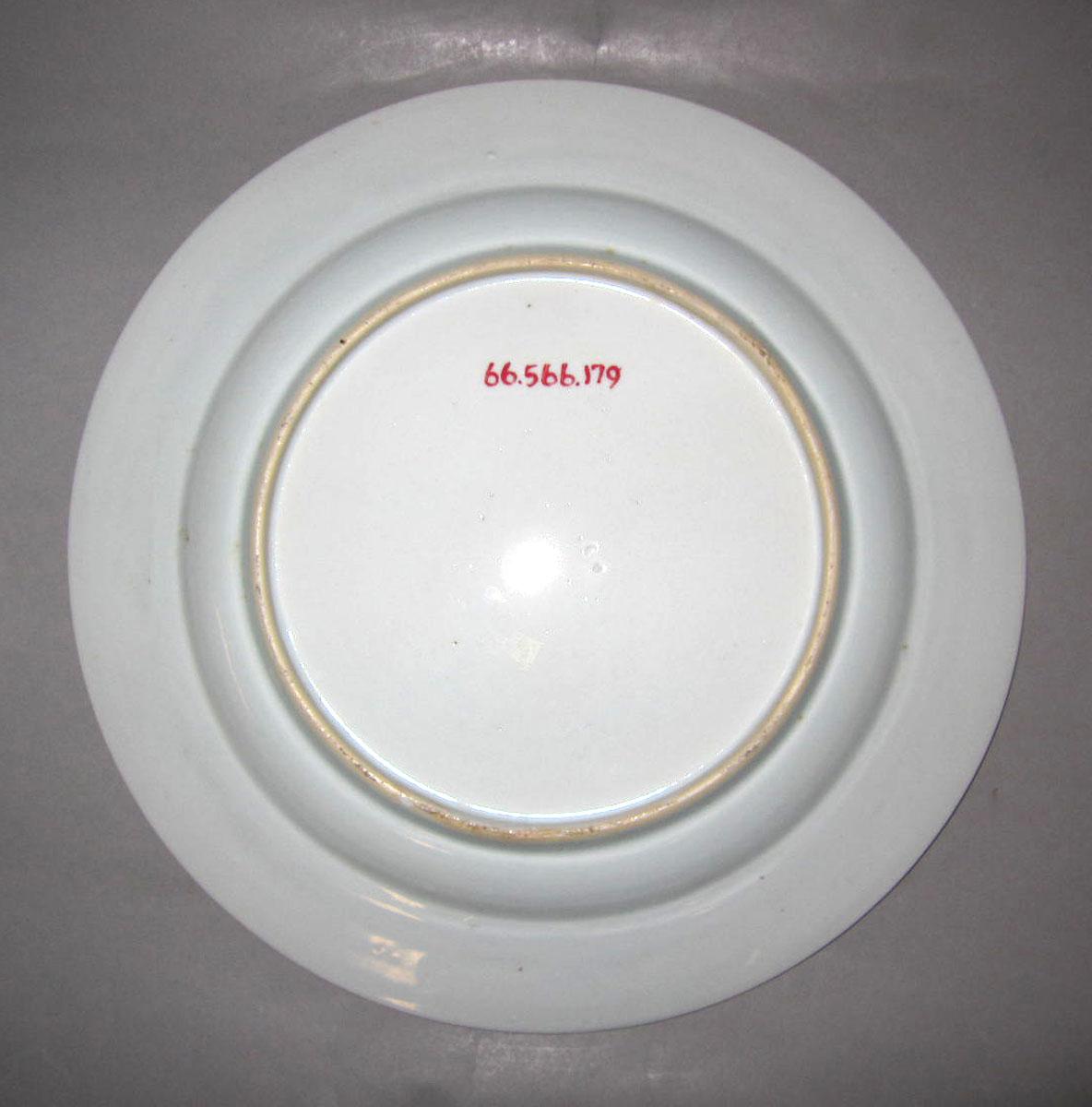 1966.0566.179 Porcelain plate underside