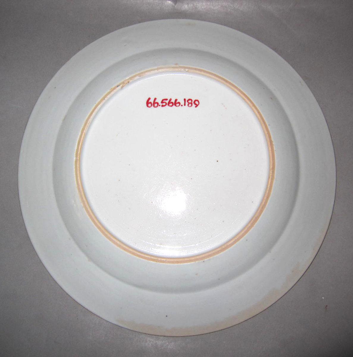 1966.0566.189 Porcelain plate underside