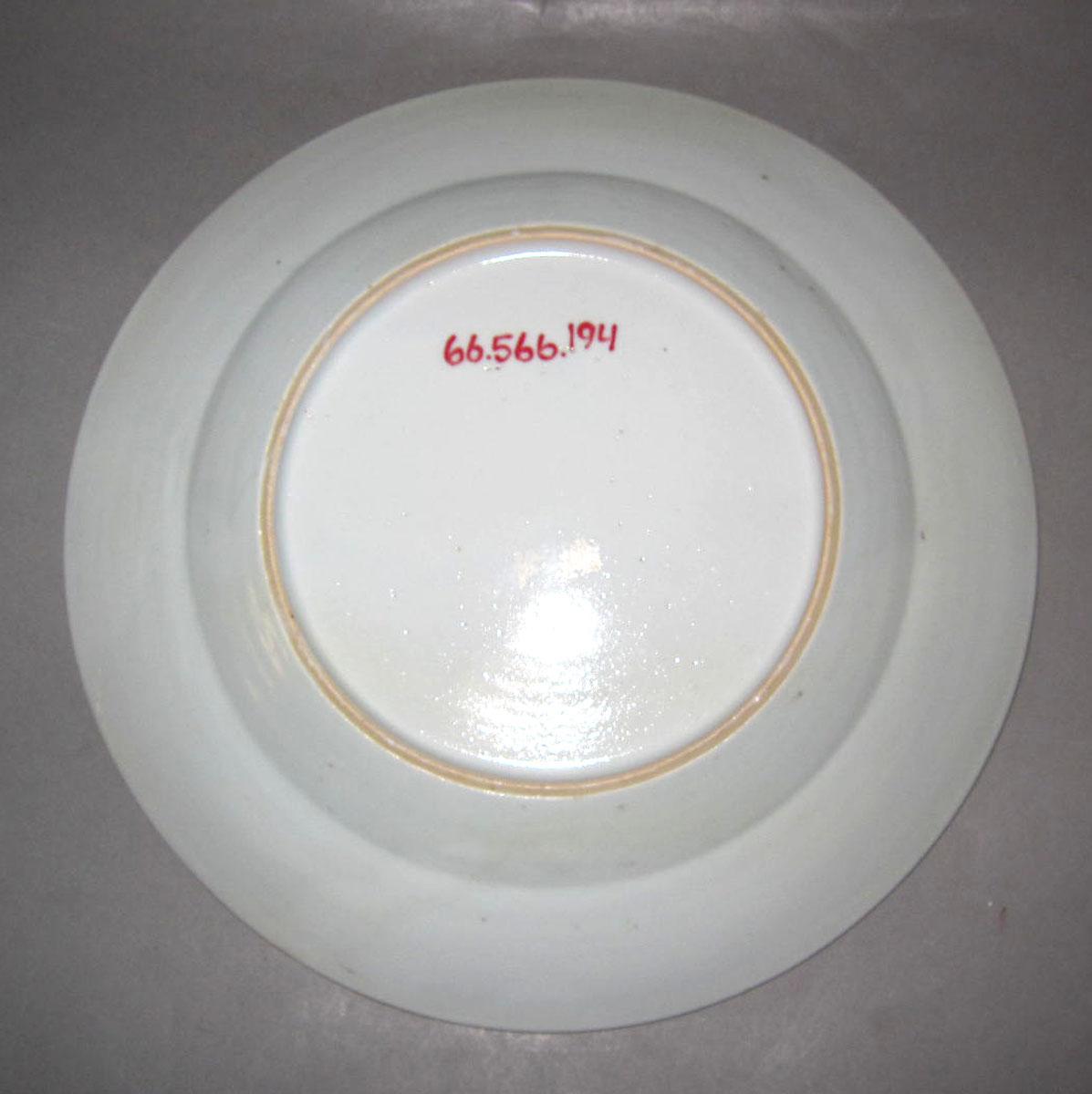 1966.0566.194 Porcelain plate underside