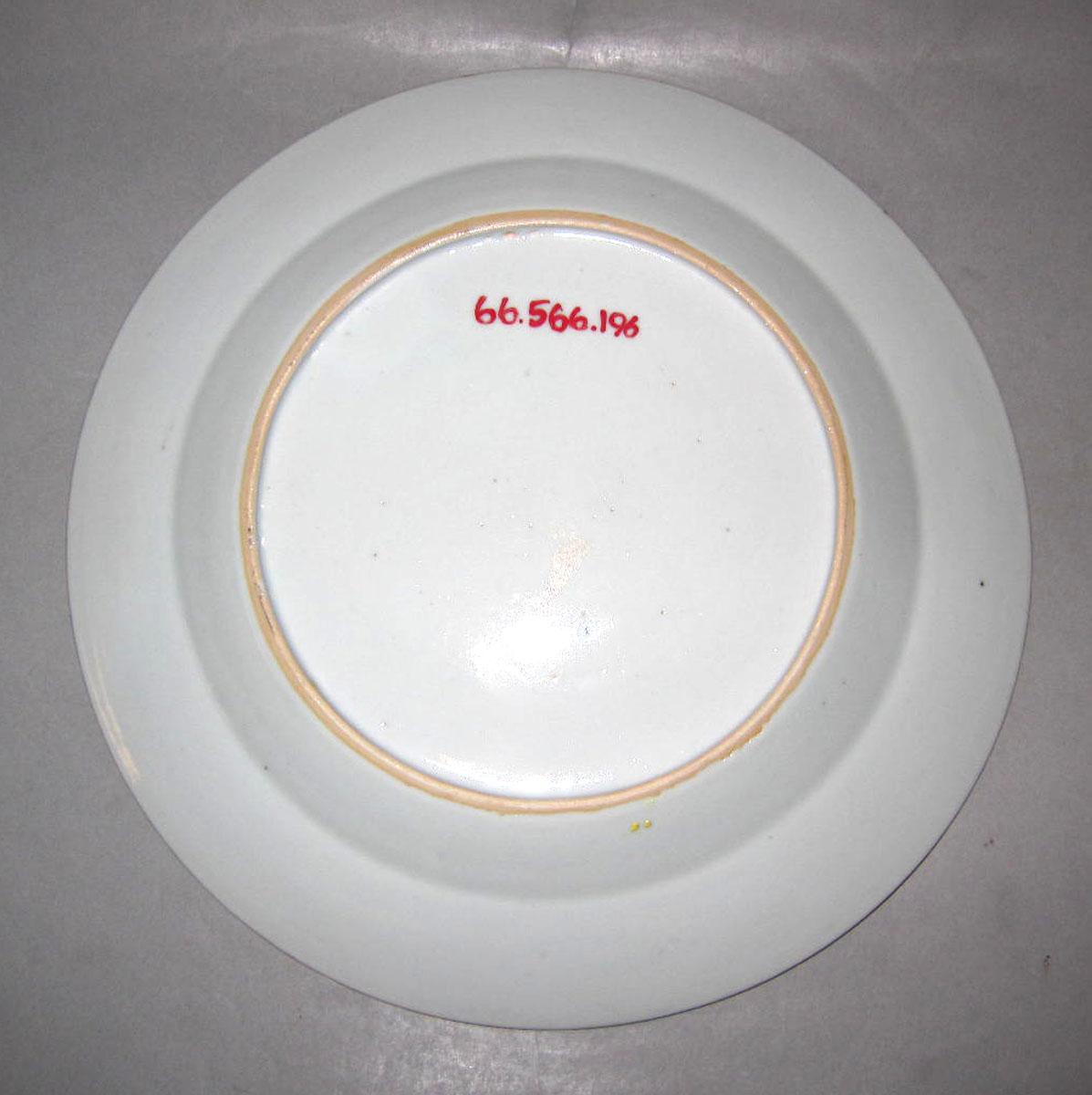 1966.0566.196 Porcelain plate underside
