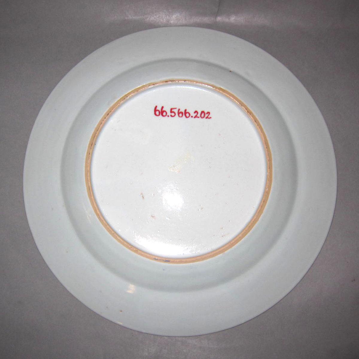 1966.0566.202 Porcelain plate underside