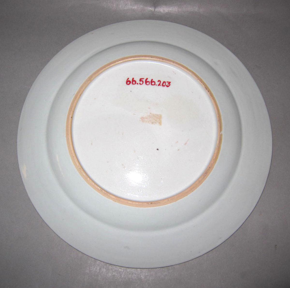 1966.0566.203 Porcelain plate underside