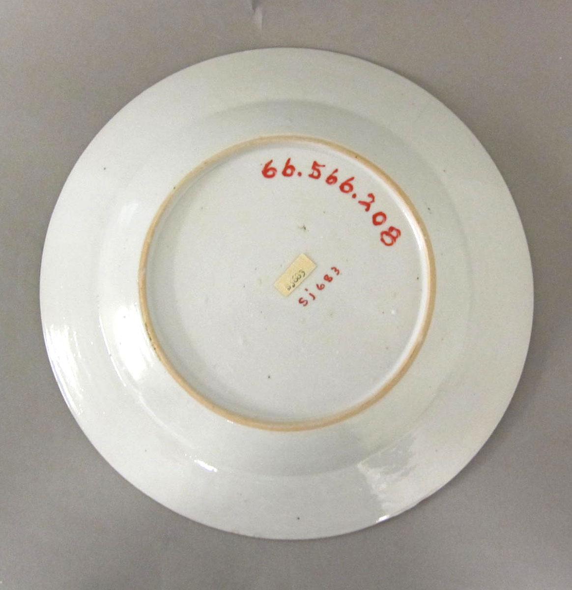1966.0566.208 Porcelain plate underside