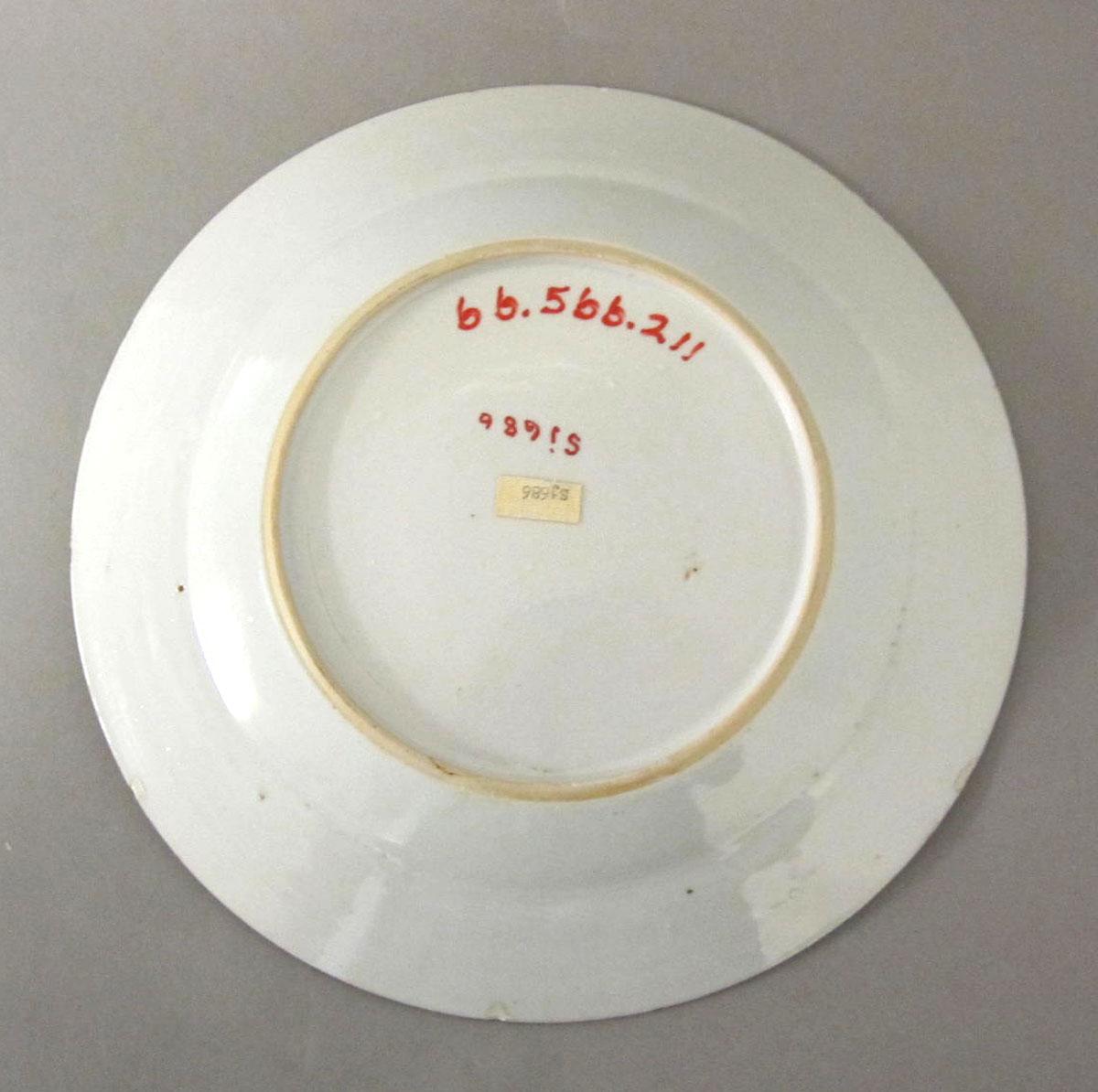1966.0566.211 Porcelain plate underside