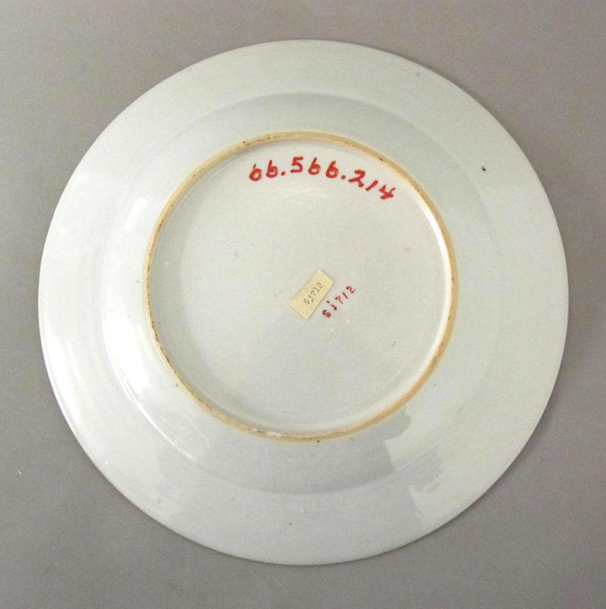 1966.0566.214 Porcelain plate underside