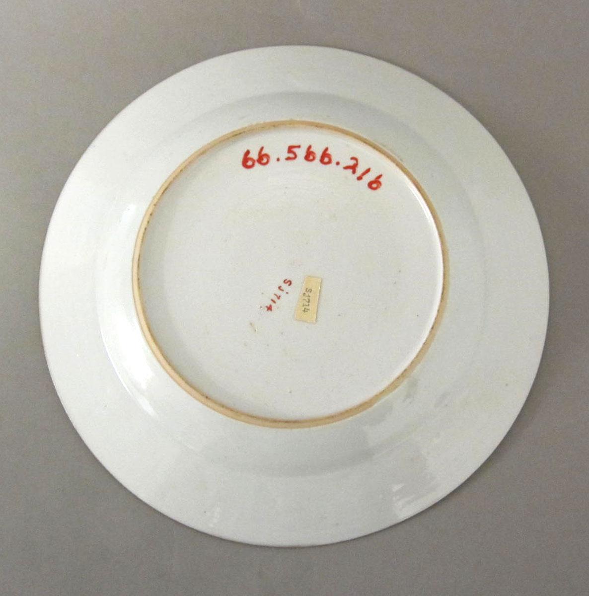 1966.0566.216 Porcelain plate underside