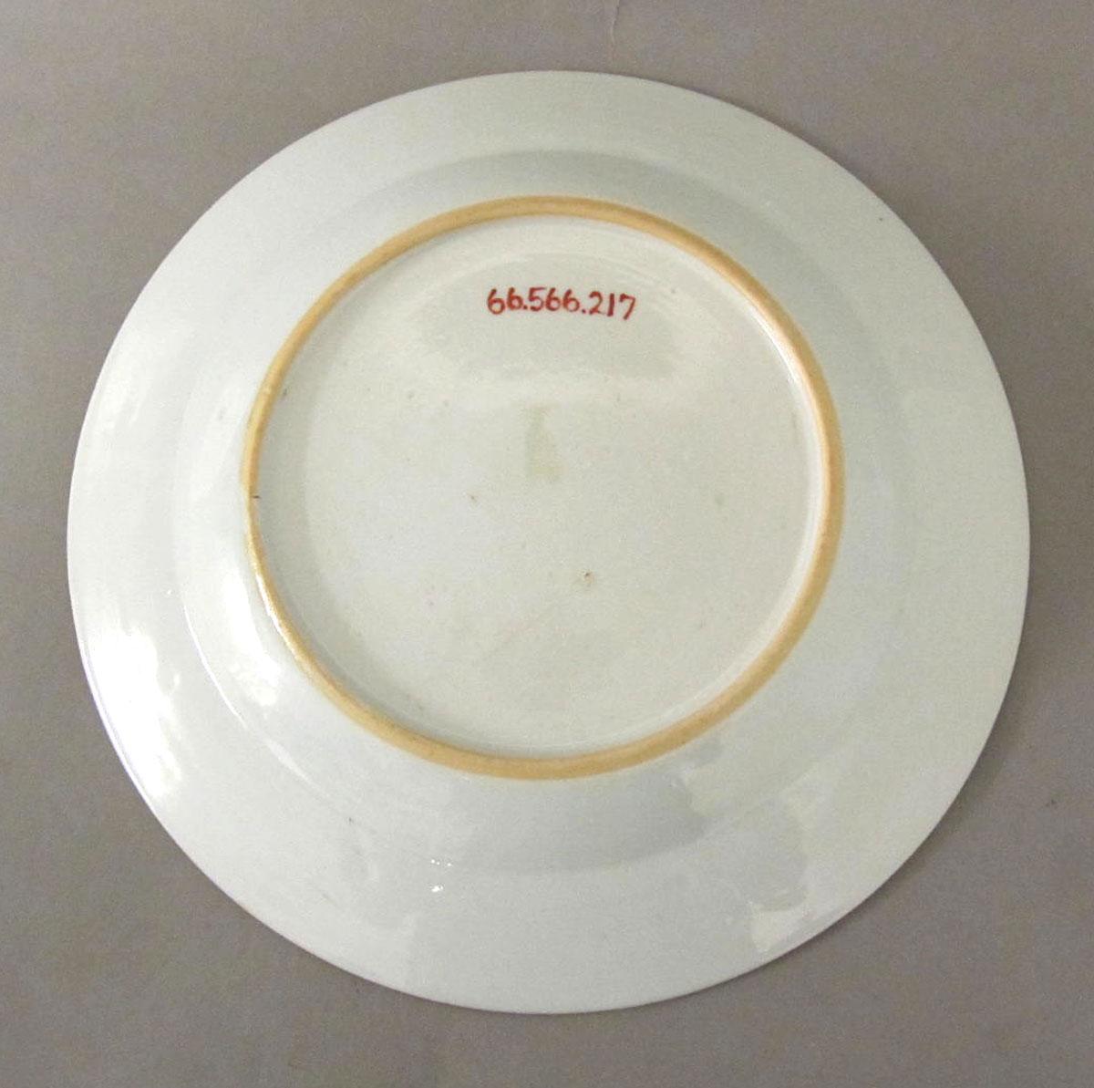 1966.0566.217 Porcelain plate underside