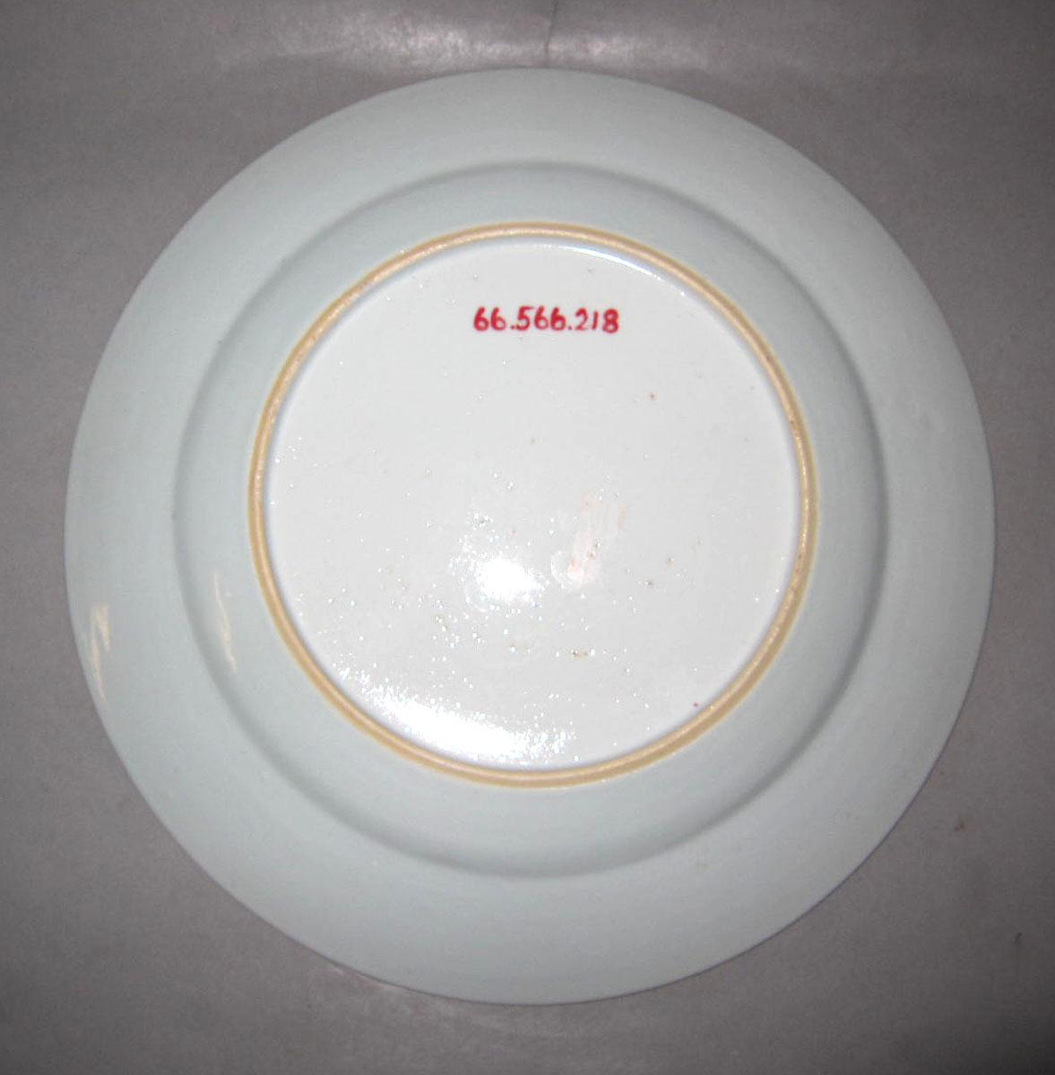 1966.0566.218 Porcelain plate underside