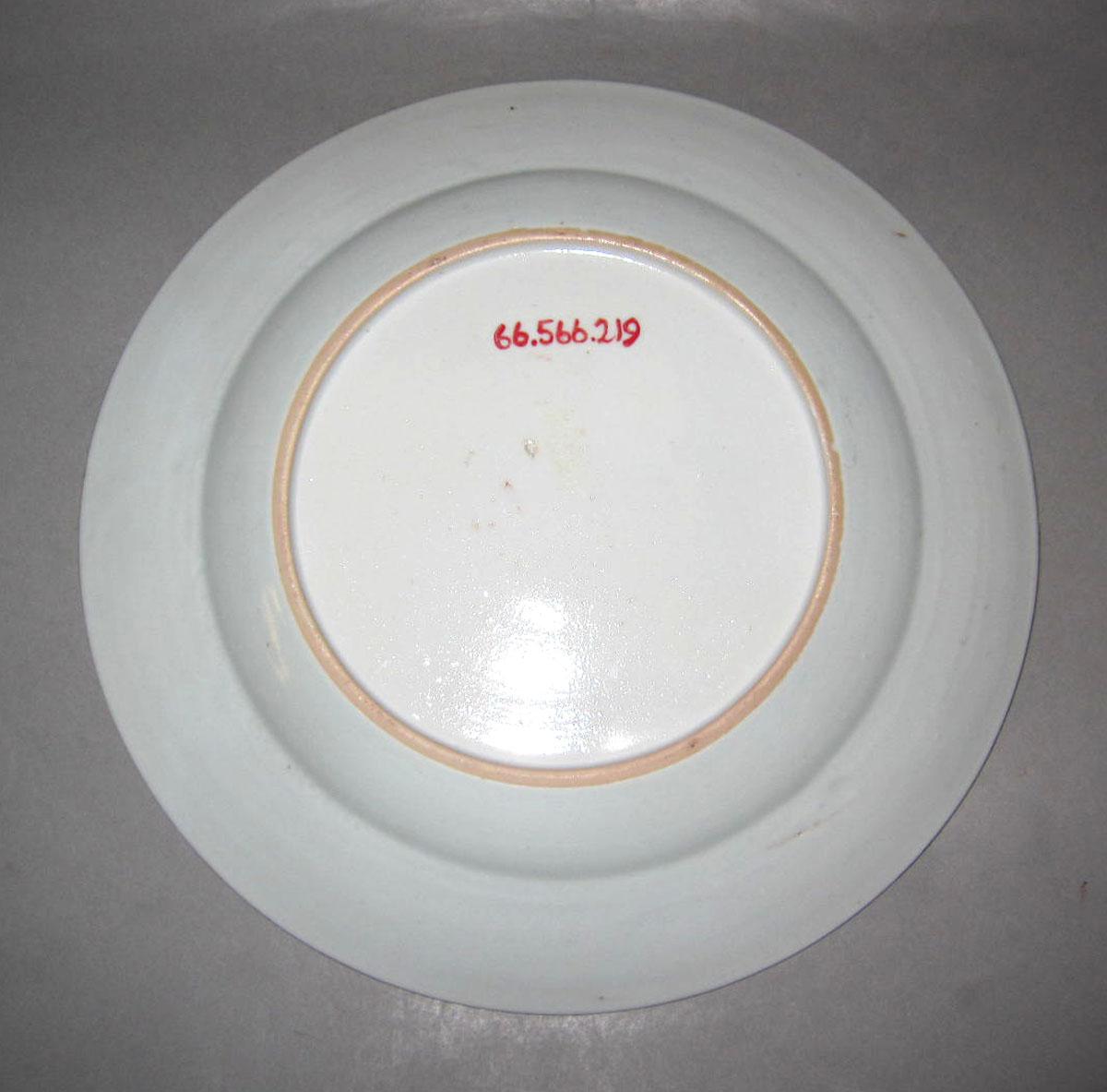 1966.0566.219 Porcelain plate underside