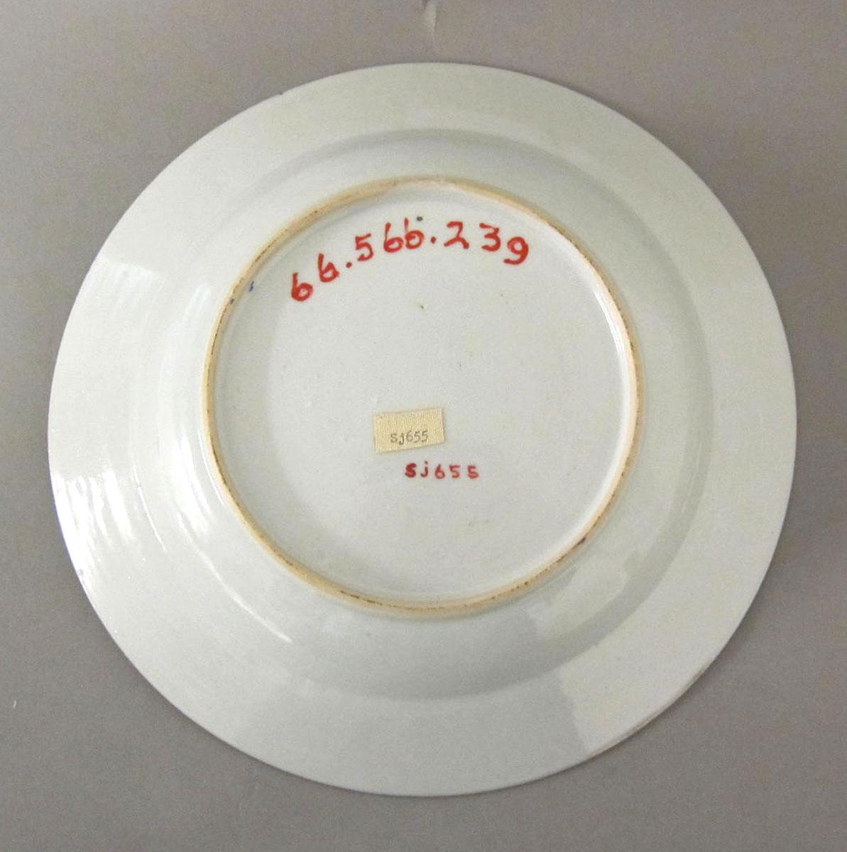 1966.0566.239 Porcelain plate underside