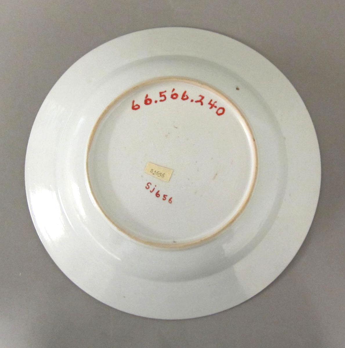 1966.0566.240 Porcelain plate underside