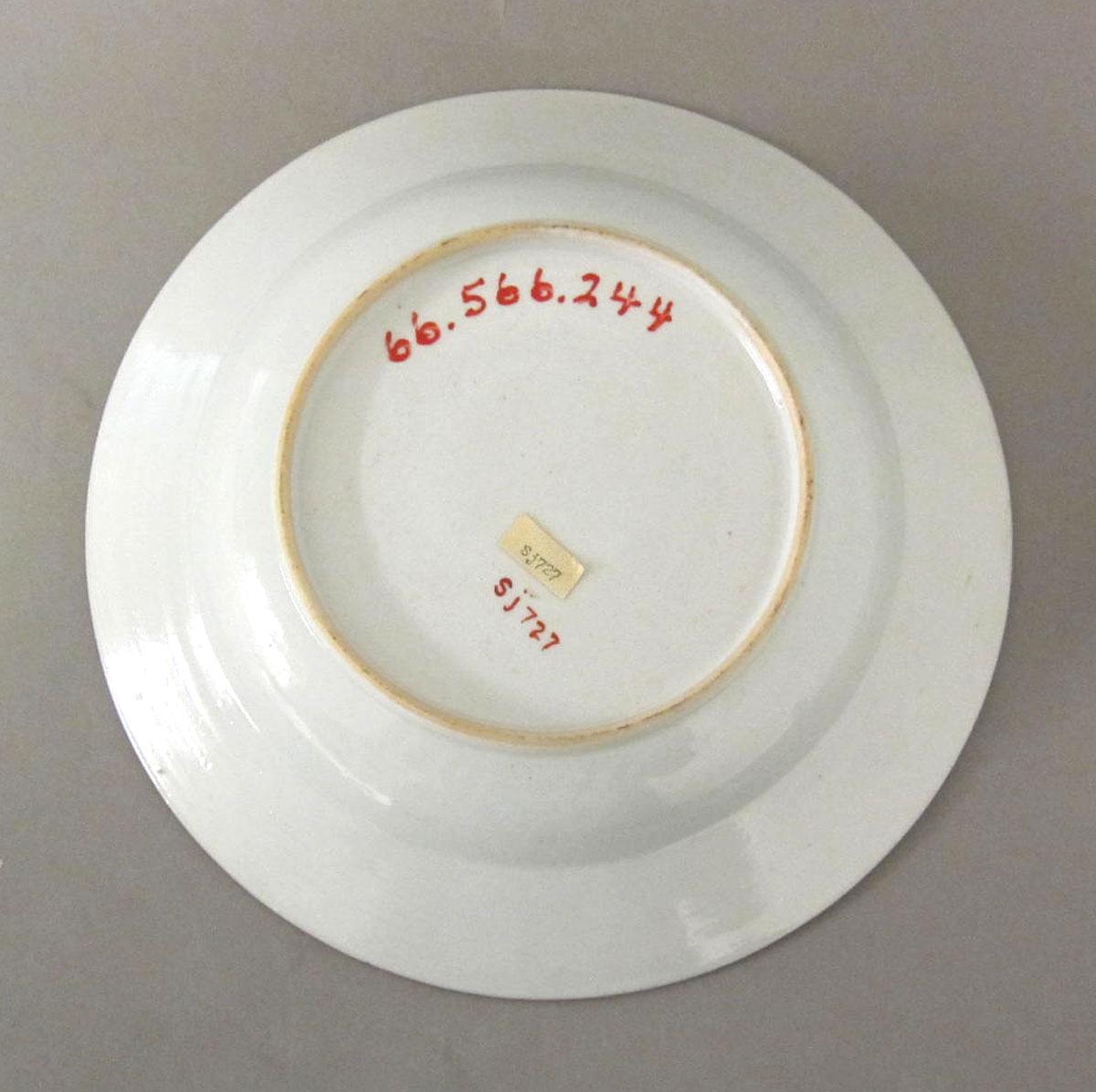 1966.0566.244 Porcelain plate underside