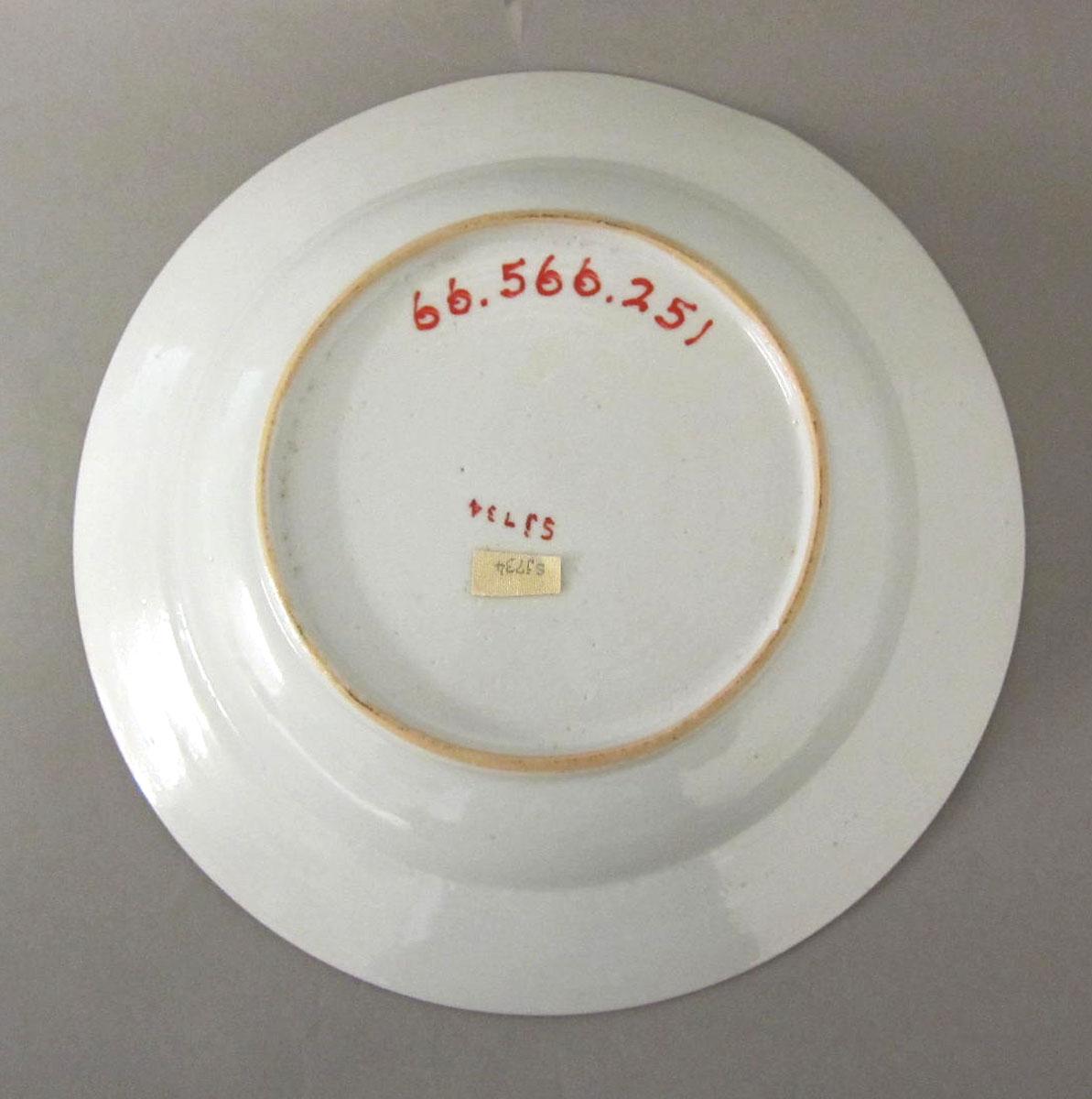 1966.0566.251 Porcelain plate underside