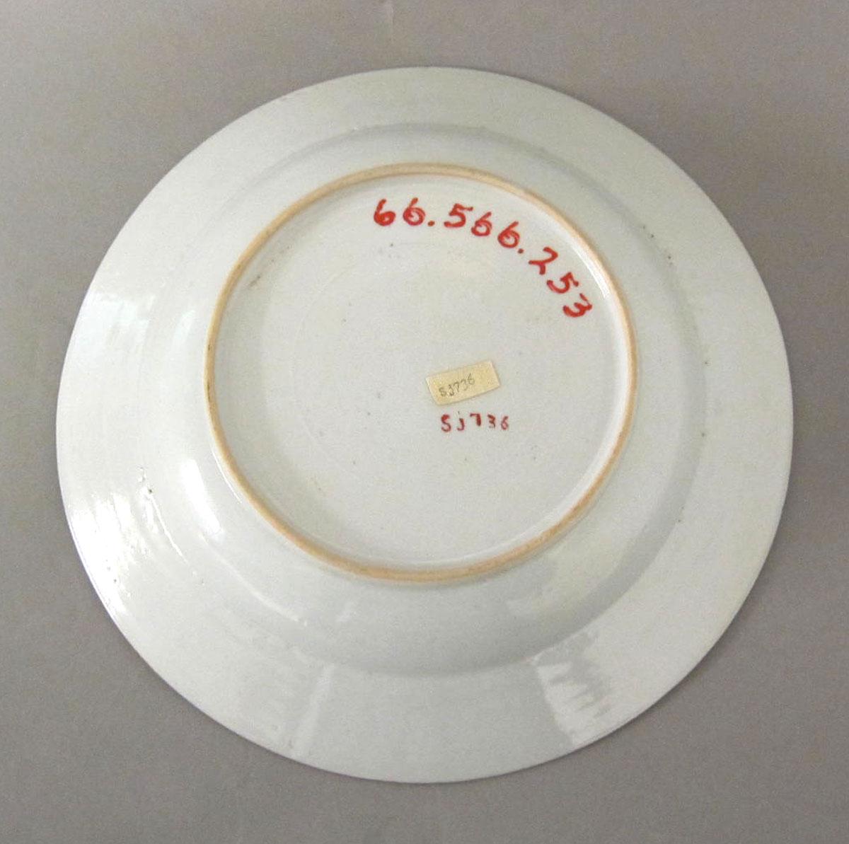 1966.0566.253 Porcelain plate underside