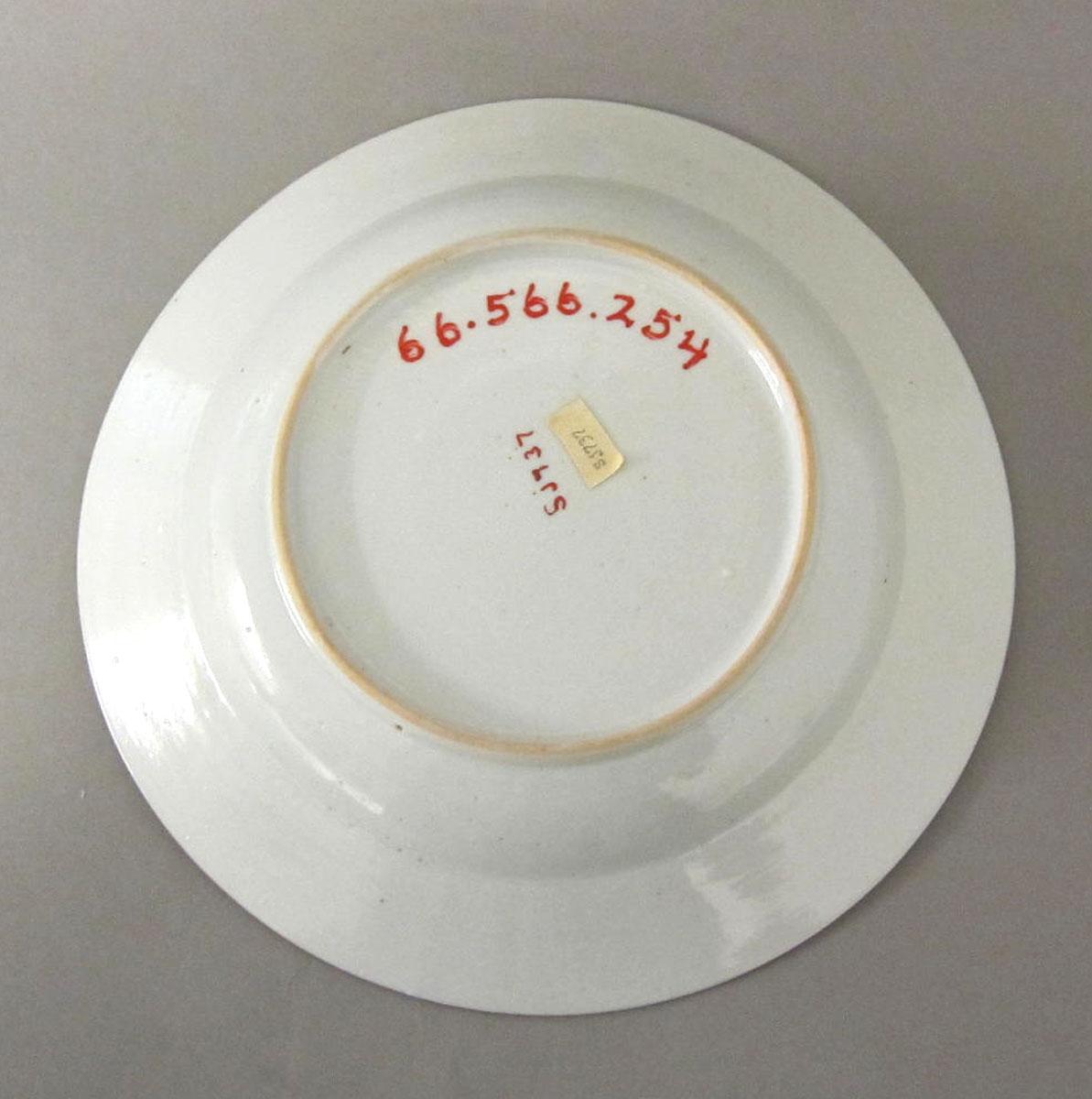 1966.0566.254 Porcelain plate underside