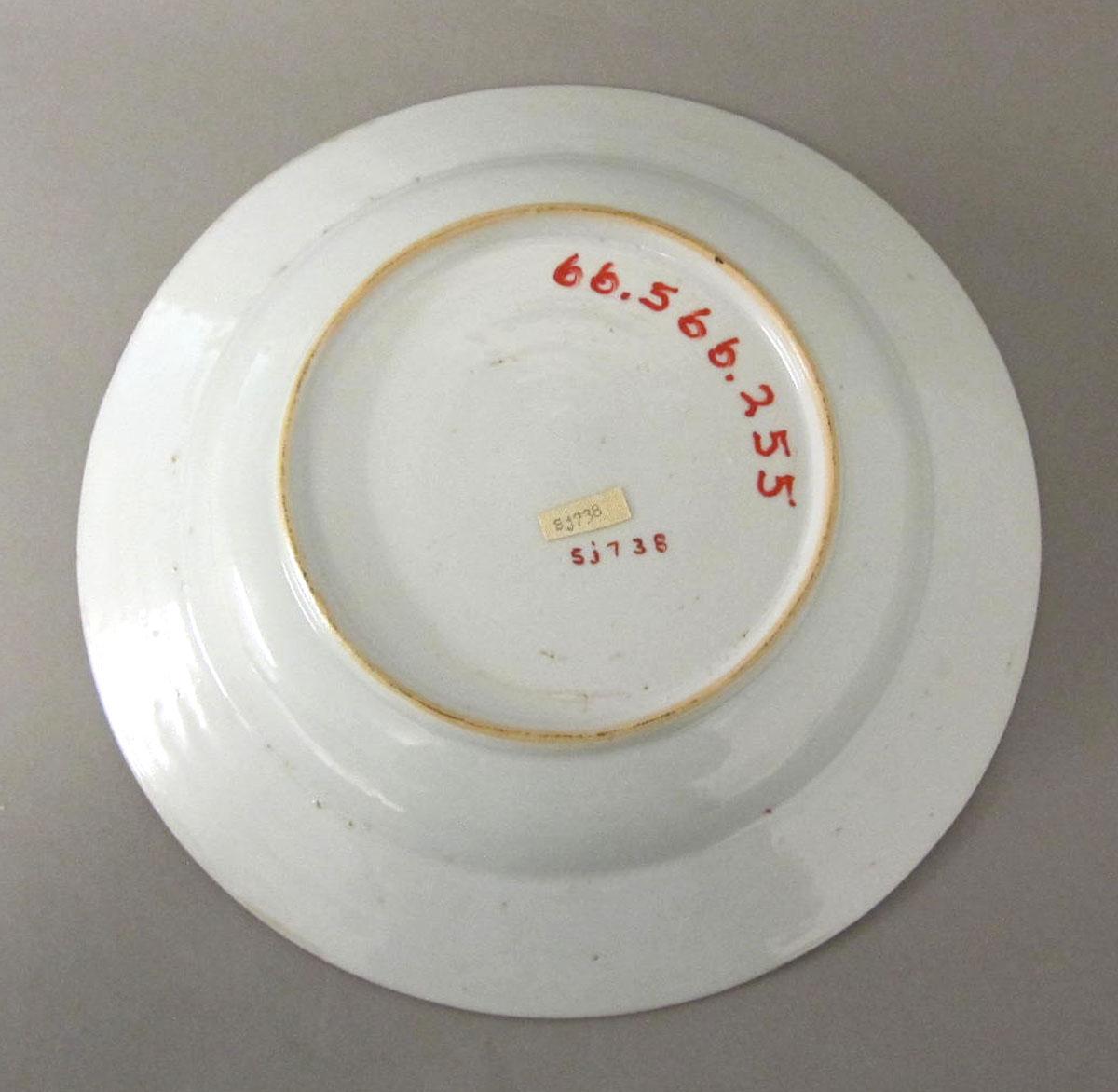 1966.0566.255 Porcelain plate underside