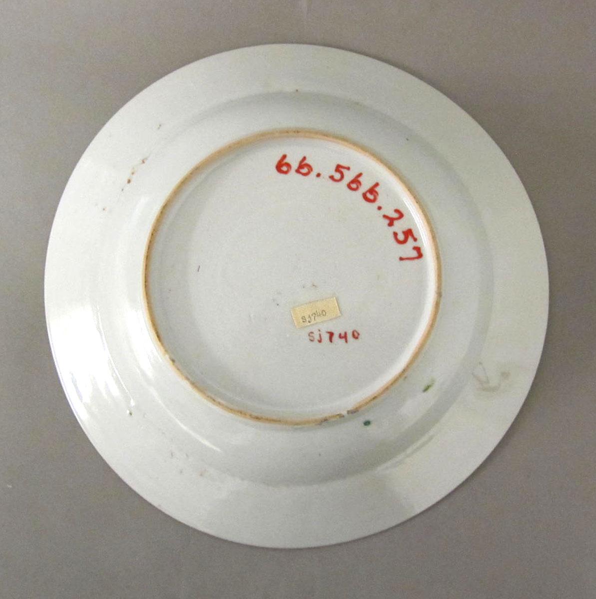1966.0566.257 Porcelain plate underside