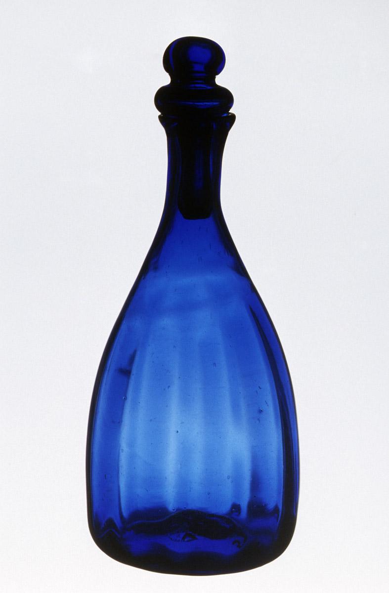 1957.0018.011 Glass toilet bottle