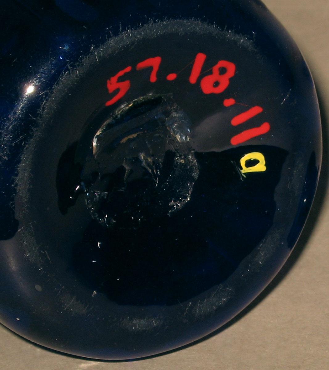 1957.0018.011 Glass toilet bottle (underside)