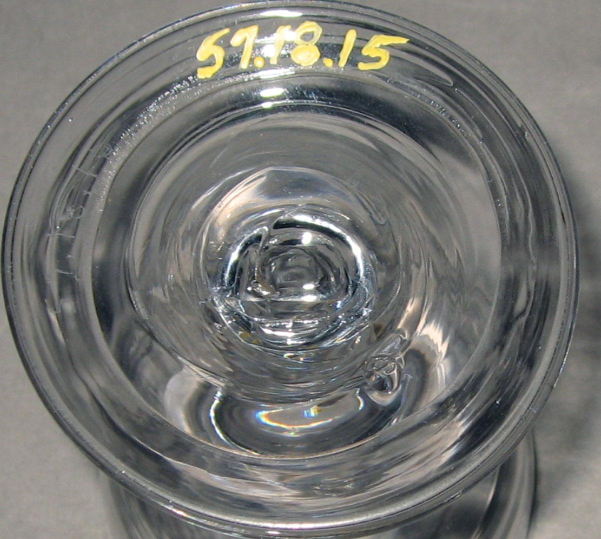1957.0018.015 Glass wineglass (underside)
