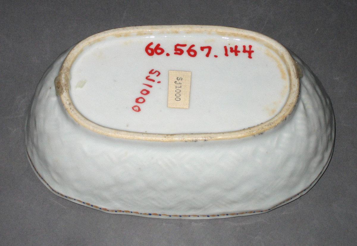 1966.0567.144 Dish underside