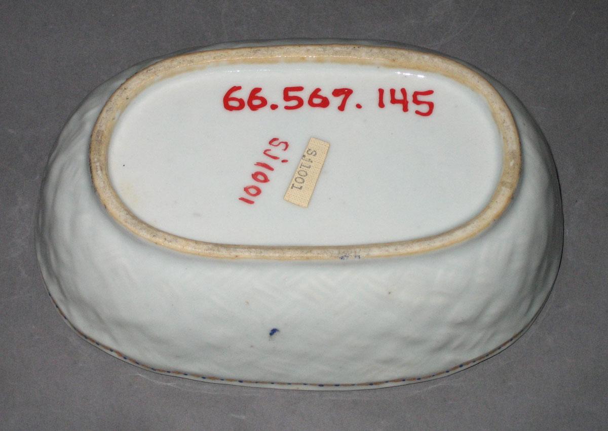 1966.0567.145 Dish underside