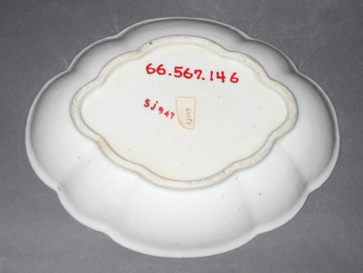 1966.0567.146 Dish underside
