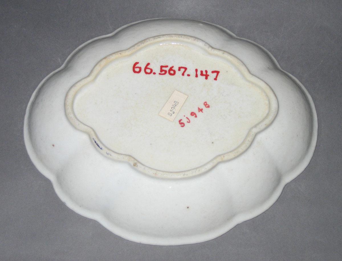 1966.0567.147 Dish underside