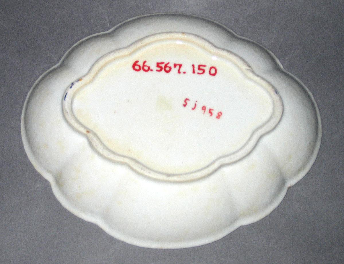 1966.0567.150 Dish underside