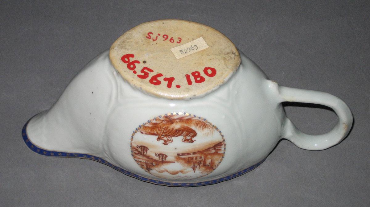 1966.0567.180 Porcelain Sauce Boat bottom