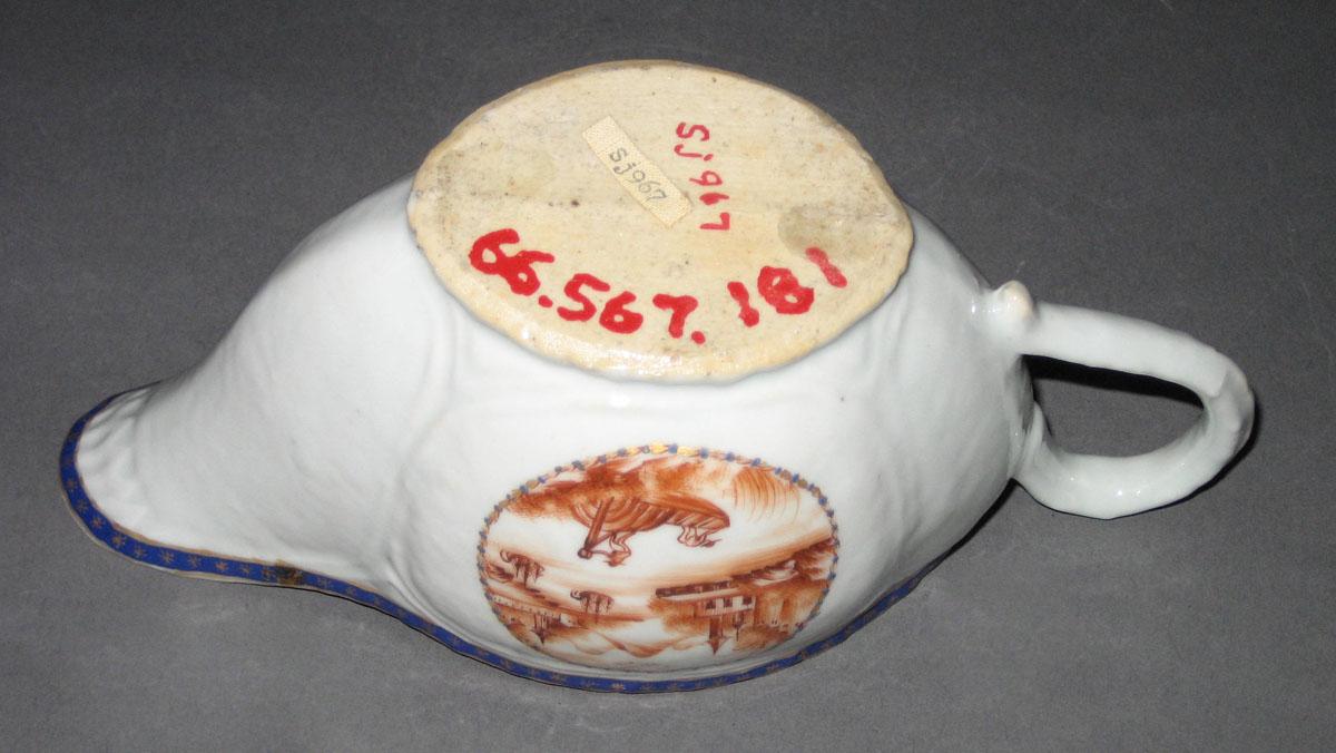 1966.0567.181 Porcelain Sauce Boat bottom