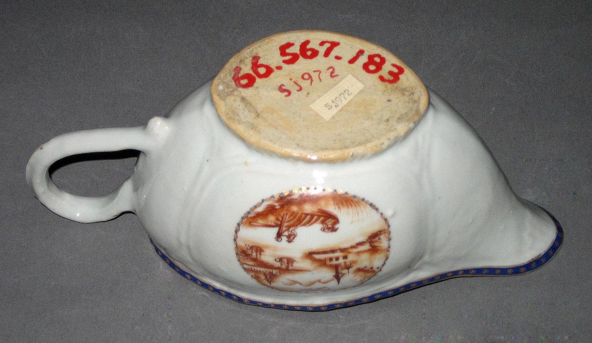 1966.0567.183 Porcelain Sauce Boat bottom
