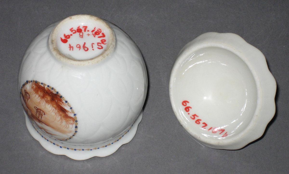 1966.0567.187 A, B Porcelain Pot de creme bottom