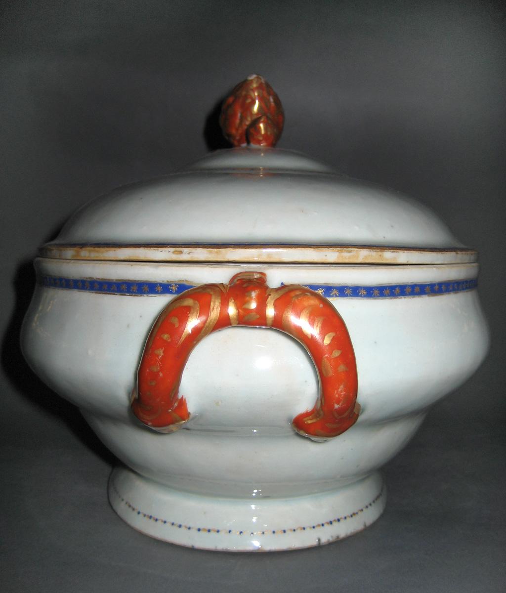 1966.0567.197 A, B Tureen side view